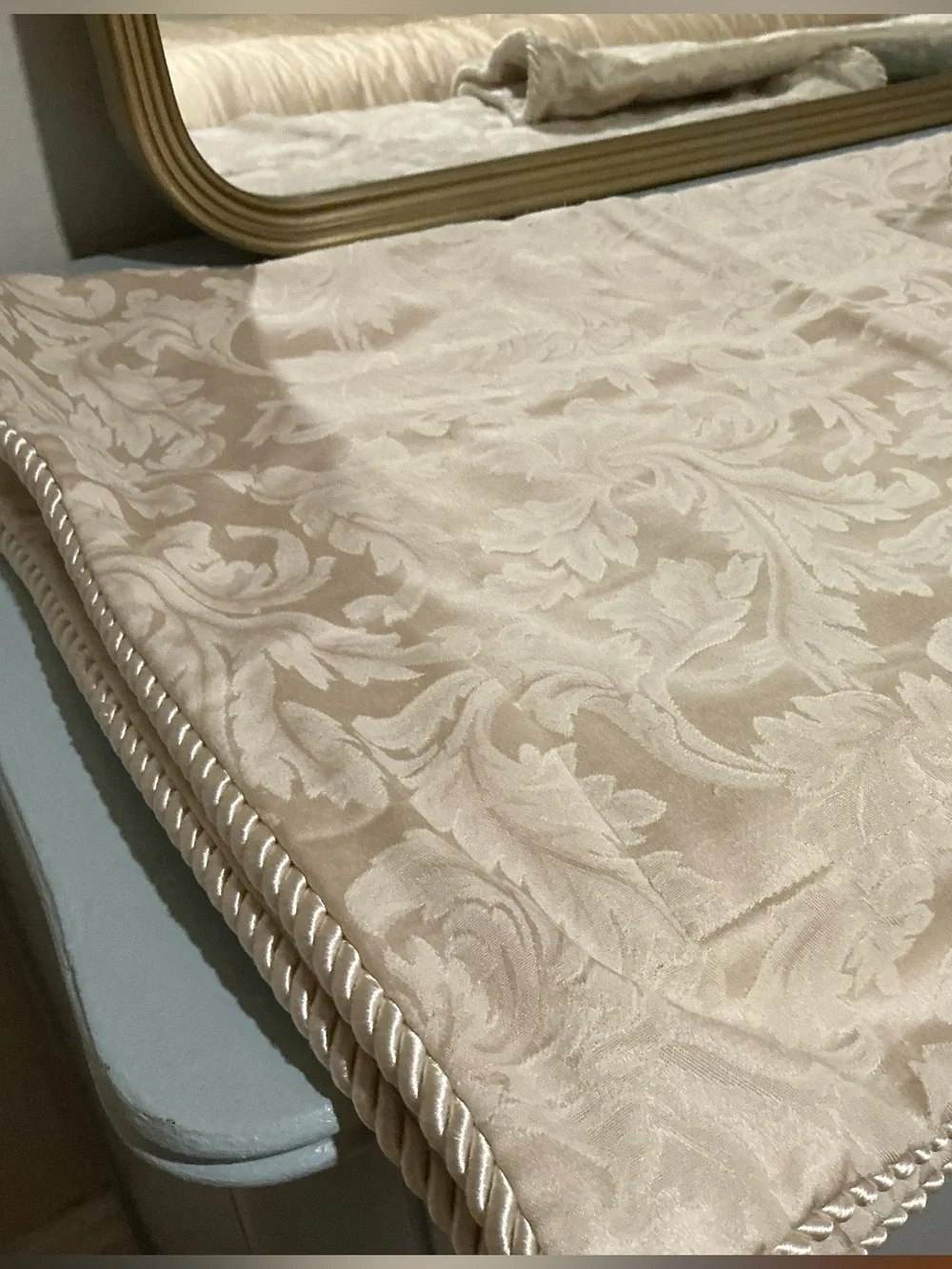 NWOT Heavy Weight Damask Jacuard Comforter & Shams